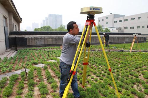 �y�L����