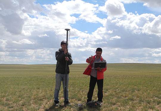 �y�L����